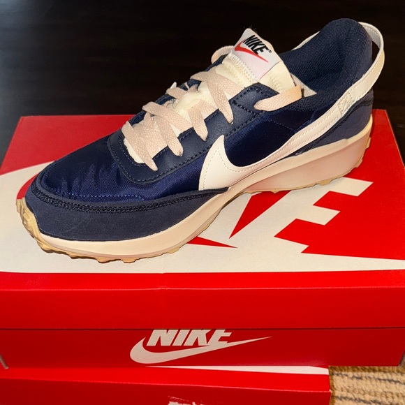 Nike Navy and White waffle Sneakers (8M 9.5W) SHIPS SECOND WEEK OF JAN - Picture 4 of 7